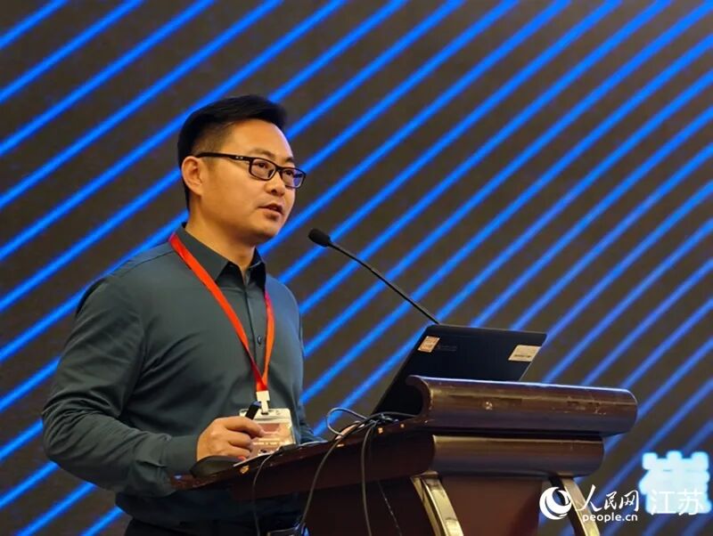 崔向雨在WG2数据治理标准工作组会议上发言。人民网记者 马晓波摄