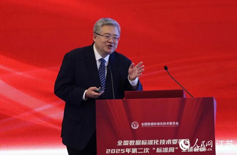 中国科学院沈阳自动化研究所研究员于海斌作主旨发言。人民网 李昱辰摄